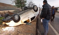 Diyarbakır'da kontrolden çıkan otomobil takla attı