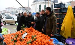 Güder, pazar esnafını ziyaret etti