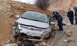 Malatya’da otomobil kanala düştü: 3 yaralı