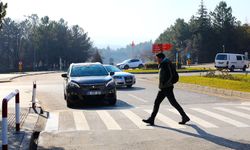 Üniversite kampüslerinde trafik kuralları yaya öncelikli