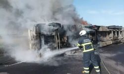 Mardin’de devrilen tır alev alarak yandı