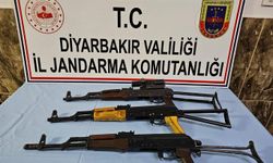 Diyarbakır'da durdurulan araçta 3 adet kalaşnikof bulundu