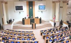 Gürcistan’da protestolara neden olan yasa yürürlüğe girdi