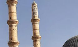 Mardin’de cami minaresine yıldırım isabet etti 