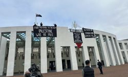 Filistin destekçilerinde Avustralya parlamentosunun çatısında protesto!