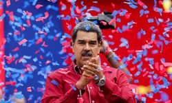 Maduro, Ulusal Seçim Konseyi'nden mazbatasını aldı