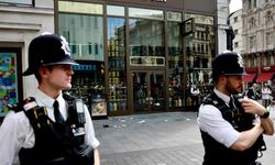 Londra'da bir kadın ve bir kız çocuğu bıçaklandı