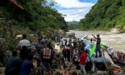 Nepal'de yolcu otobüsü kazası: 27 ölü