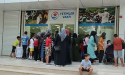 Yetimler Vakfı yüzlerce öğrenciye kırtasiye desteğinde bulundu