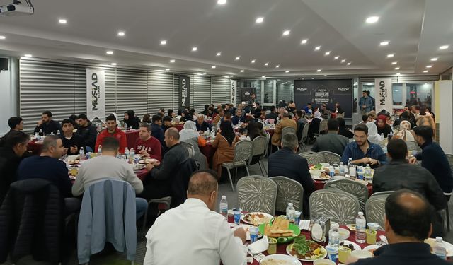 Batman'da kimsesiz çocuklar ve muhtaç aileler iftarda buluştu