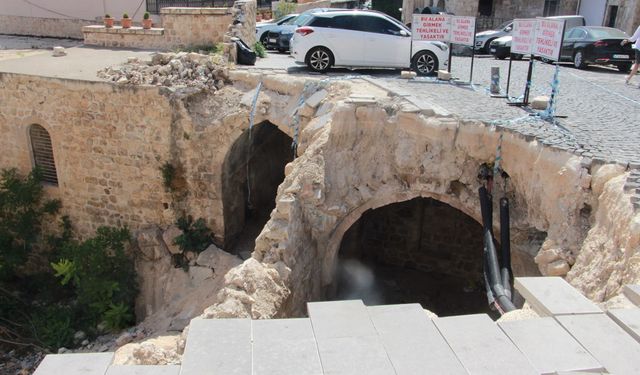 Mardin’de çöken yolun altından çıkan tarihi yapı ilgi bekliyor