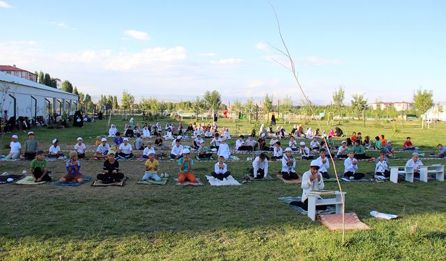 Hayat Namazla Güzeldir programı kapsamında çocuklar saf tuttu